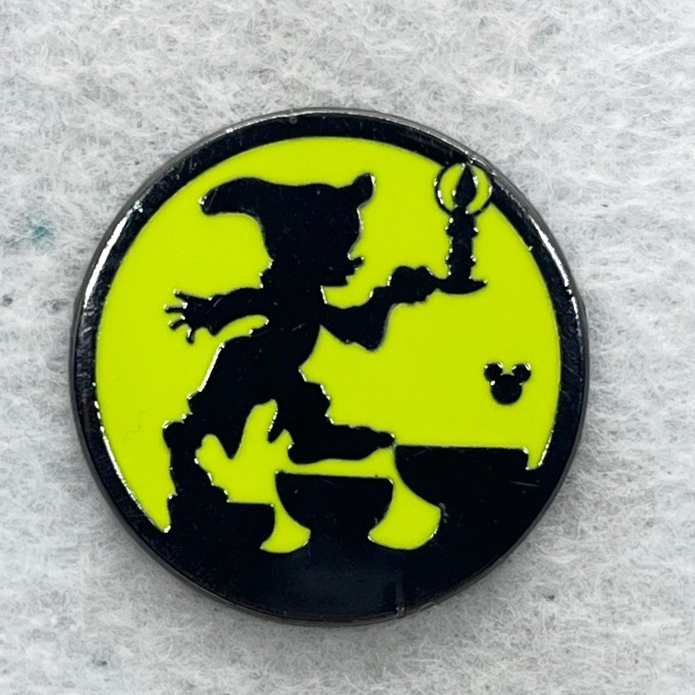 🔮 5/$25 Disney Character Silhouettes Snow White And The Seven Dwarfs Dopey Pin